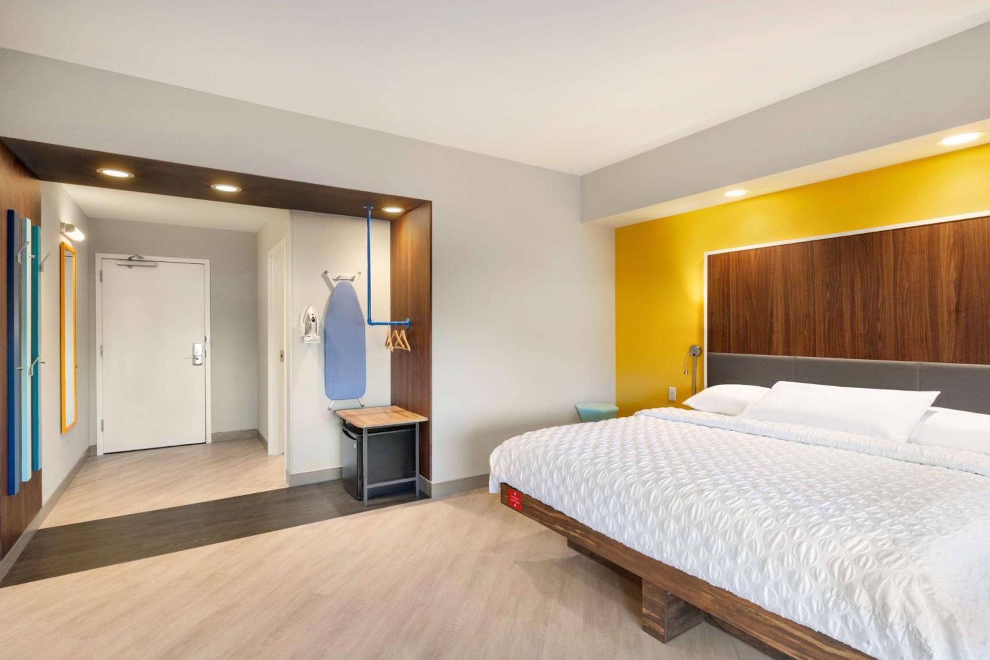 Tru By Hilton Cheyenne Hotel Екстериор снимка