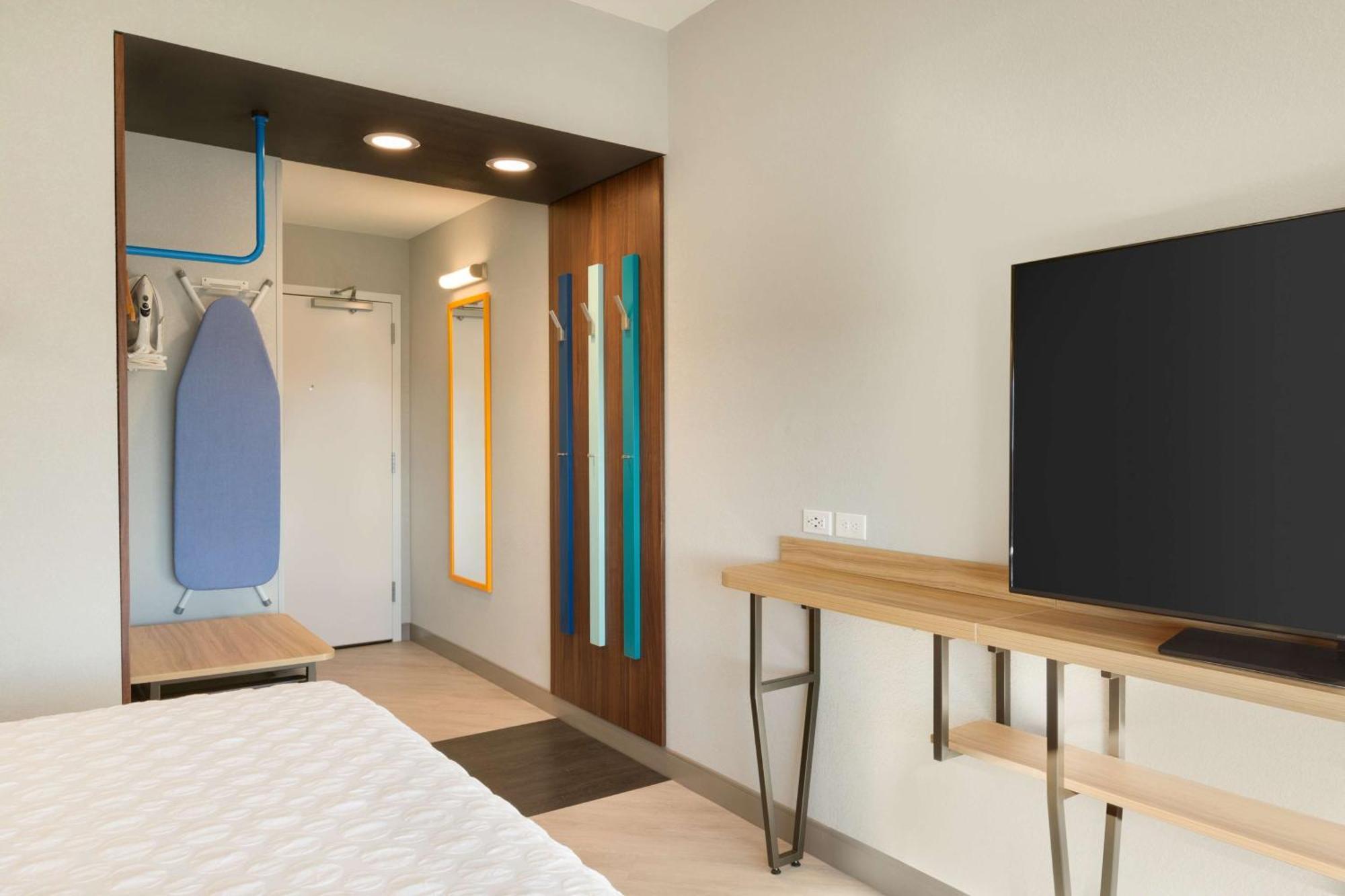 Tru By Hilton Cheyenne Hotel Екстериор снимка
