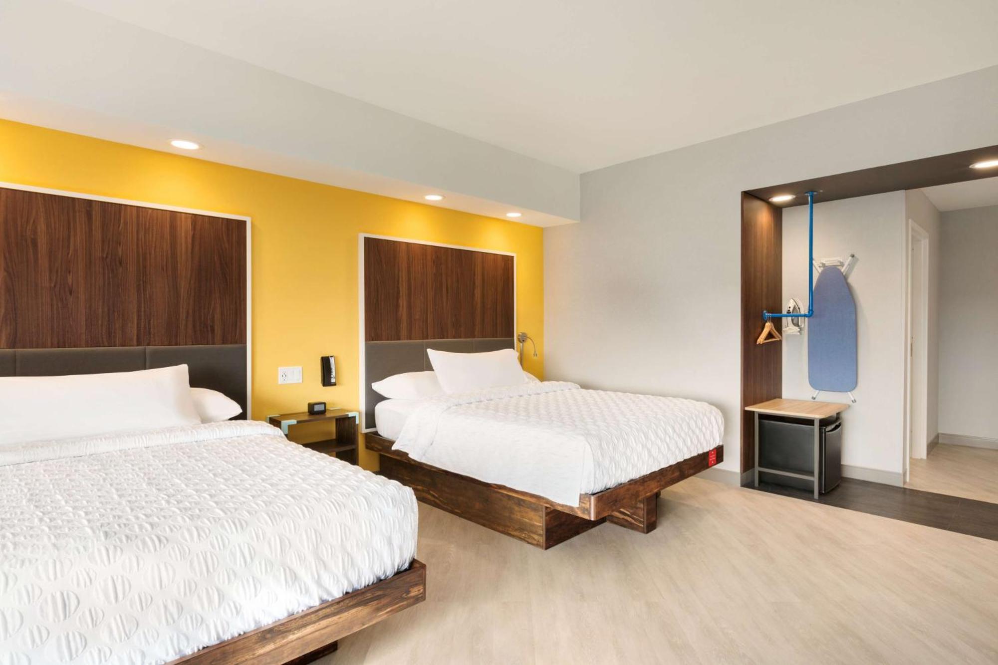Tru By Hilton Cheyenne Hotel Екстериор снимка