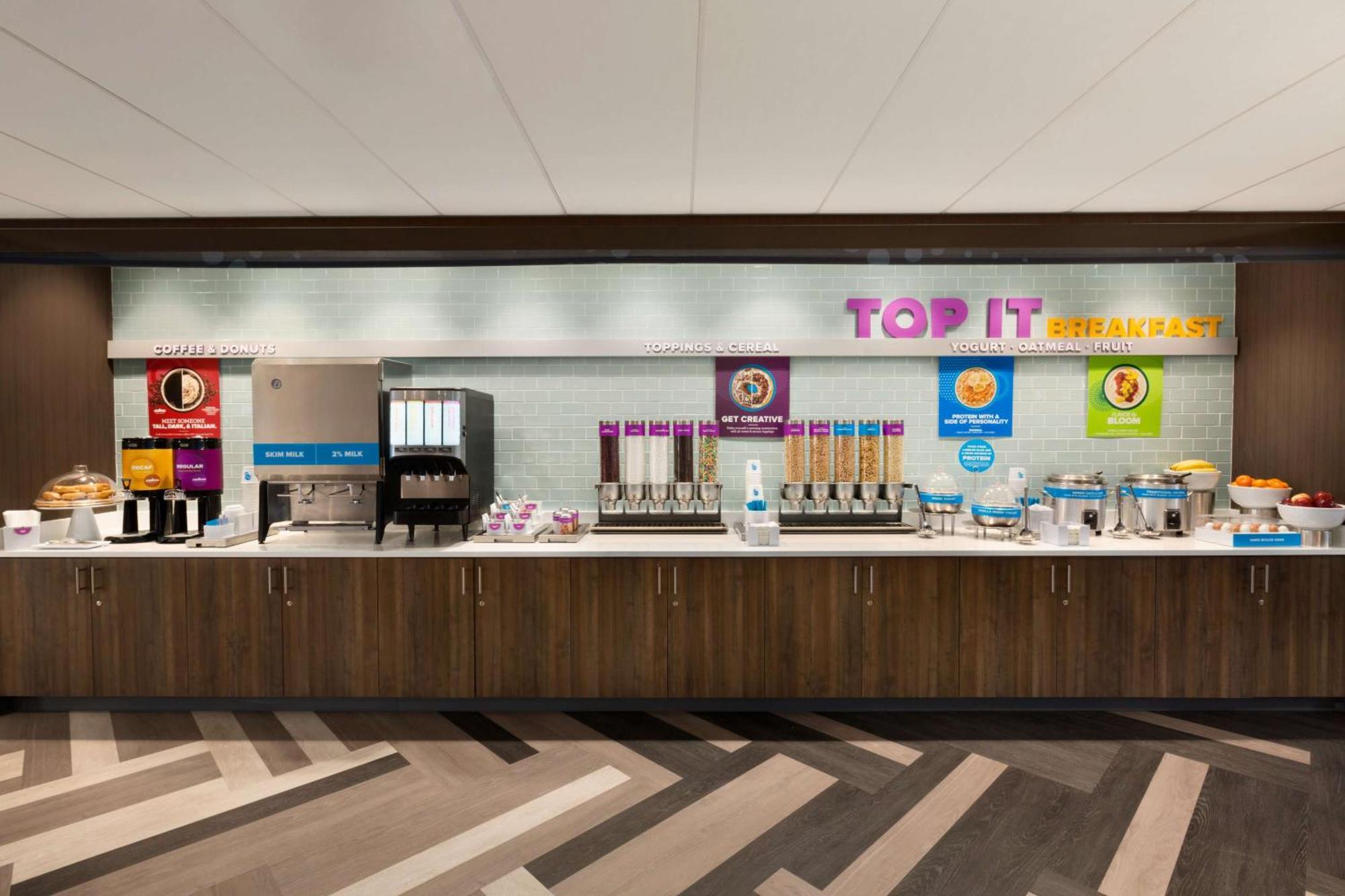 Tru By Hilton Cheyenne Hotel Екстериор снимка