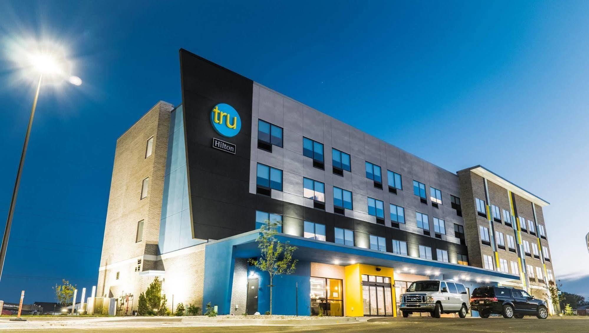 Tru By Hilton Cheyenne Hotel Екстериор снимка