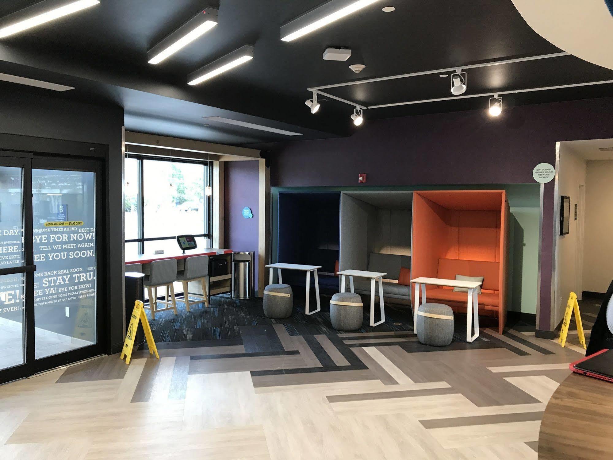 Tru By Hilton Cheyenne Hotel Екстериор снимка