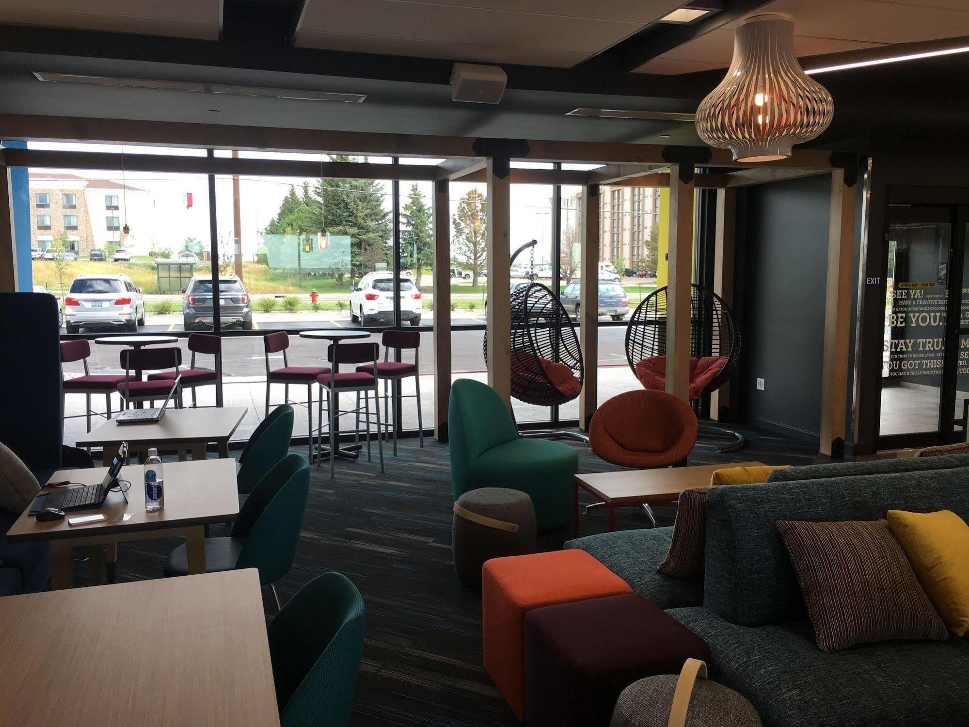 Tru By Hilton Cheyenne Hotel Екстериор снимка