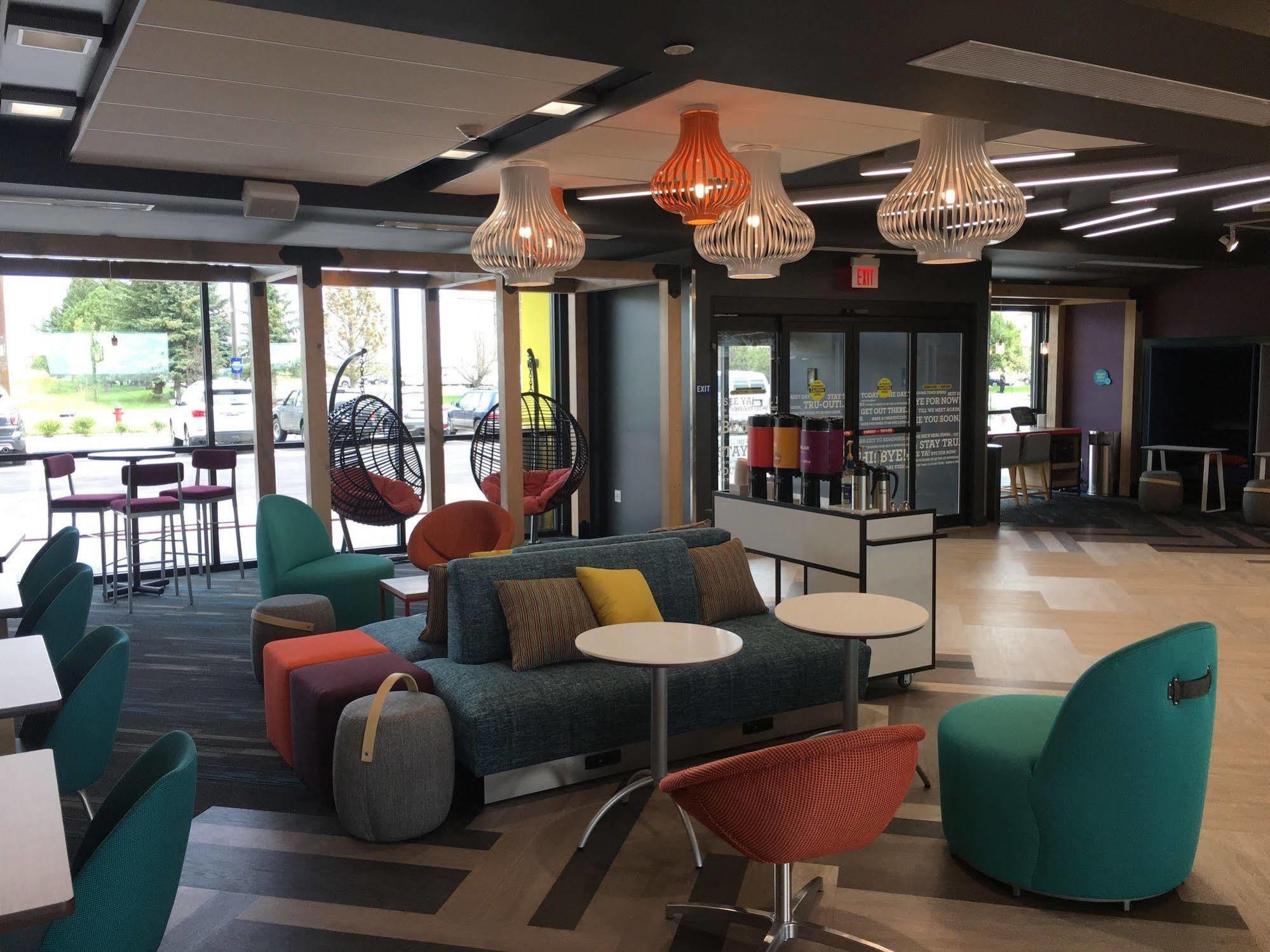 Tru By Hilton Cheyenne Hotel Екстериор снимка