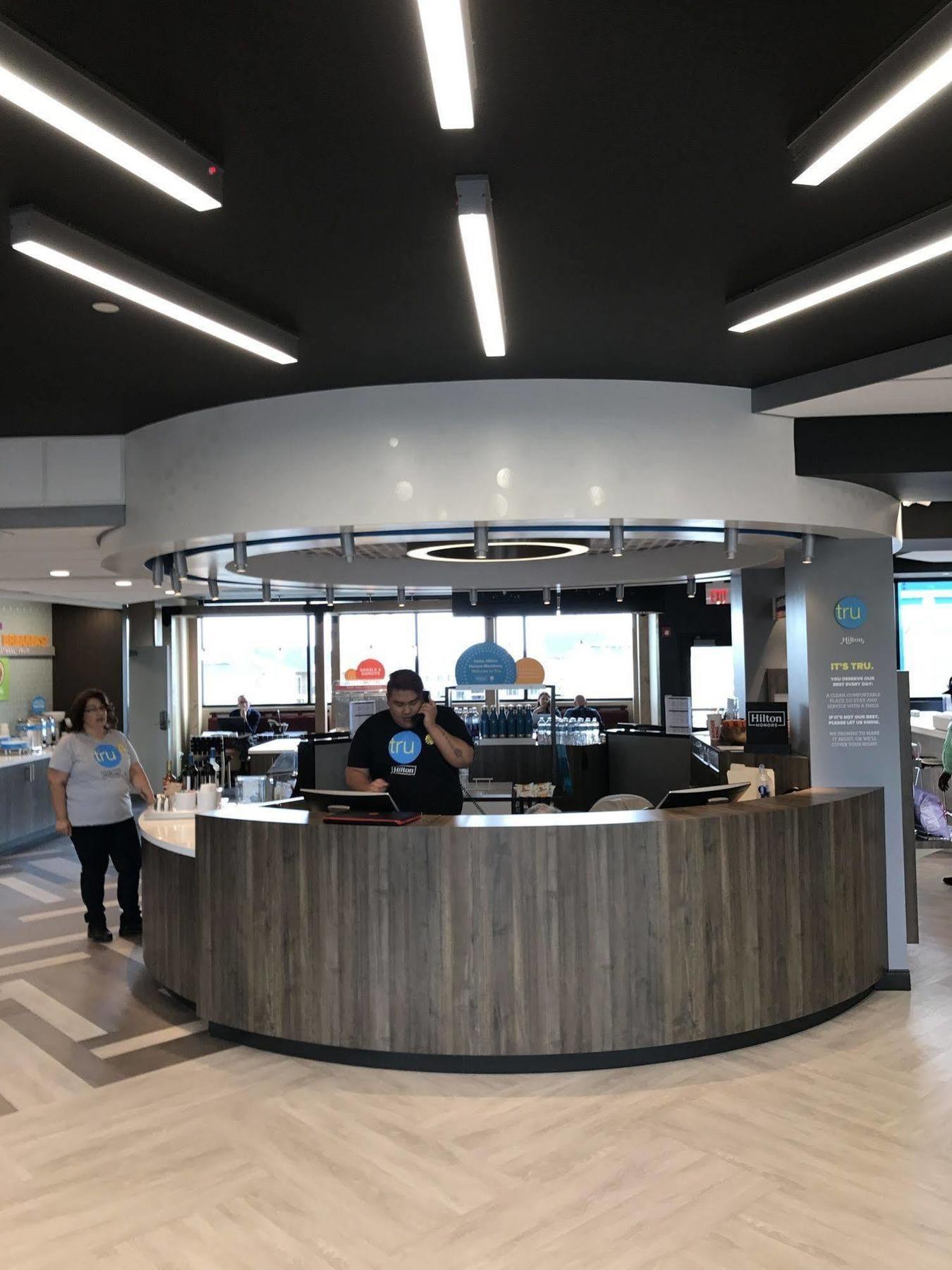 Tru By Hilton Cheyenne Hotel Екстериор снимка